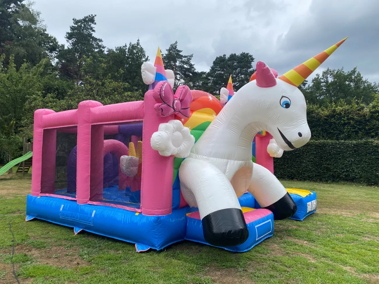 Spring Events: Unicorn springkasteel foto2
