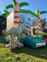 Spring Events: Dinosaurus springkasteel huren